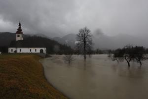 Cerkev na Bitnjah (avtor fotografije Stane Klemenc)